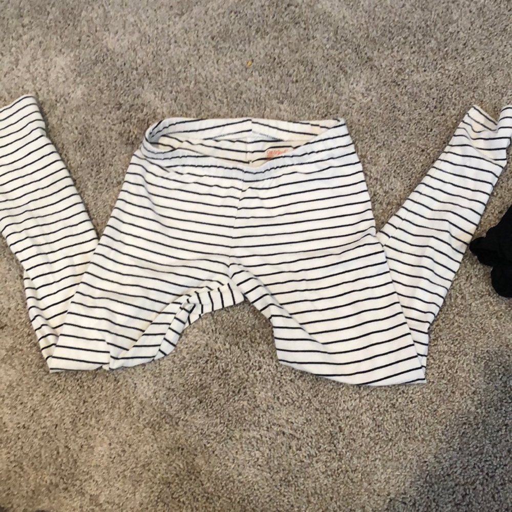 Black and white stripe leggings